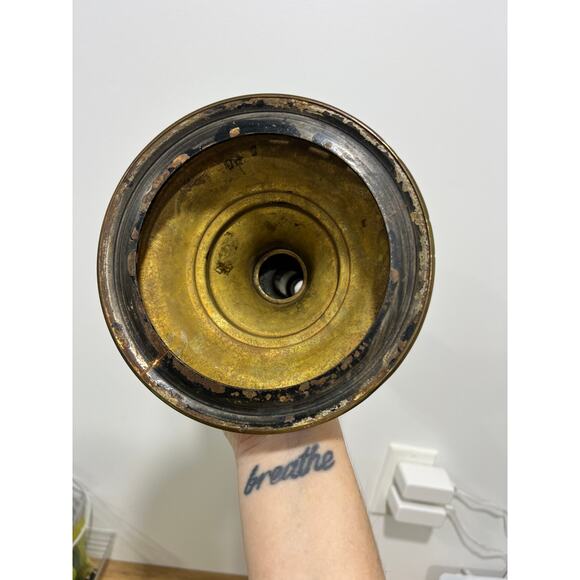 Vintage Brass Aladdin Oil Kerosene Lamp Model No. 11 w/Hurricane - Picture 9 of 14